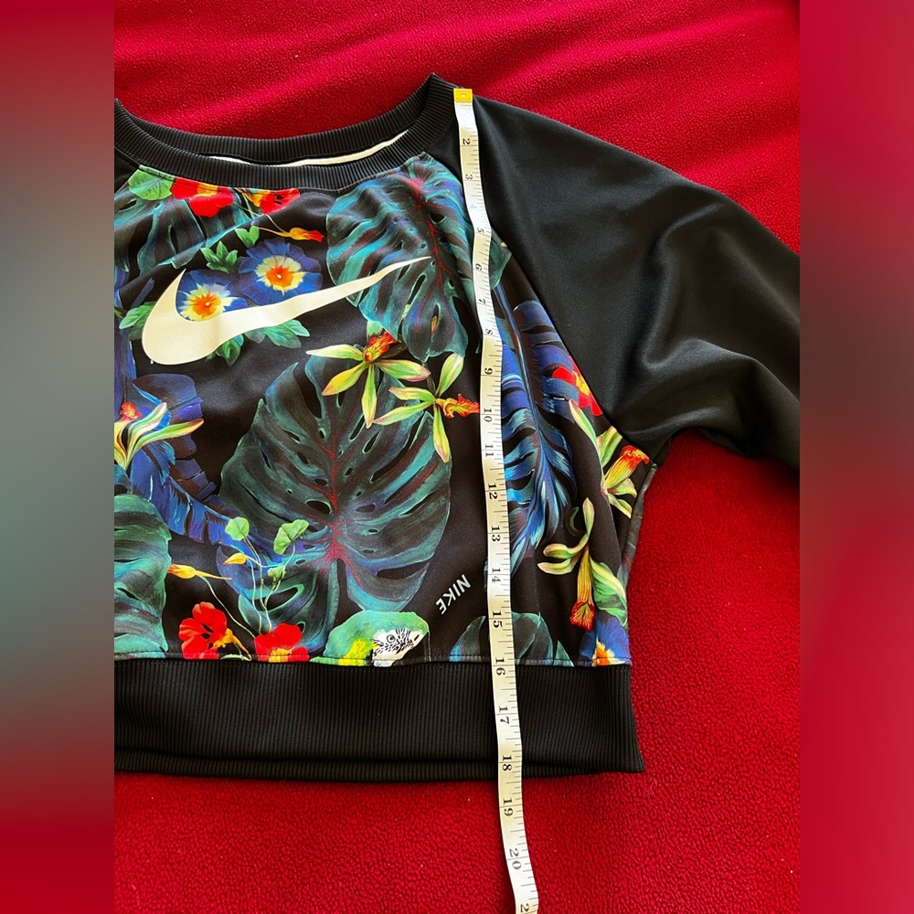 CLEARANCE Women’s Medium Nike Sportswear Ultra-Femme Floral Print Cropped Top - Picture 4 of 8